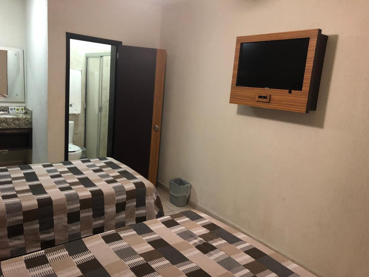 Hotel Del Carmen León Esterno foto
